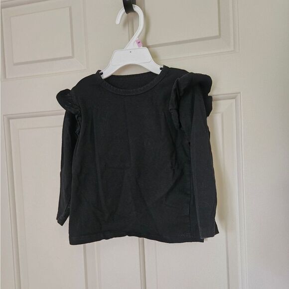 3/$15 Black Ruffle Sleeve Kids Top Size 2 - Picture 3 of 3